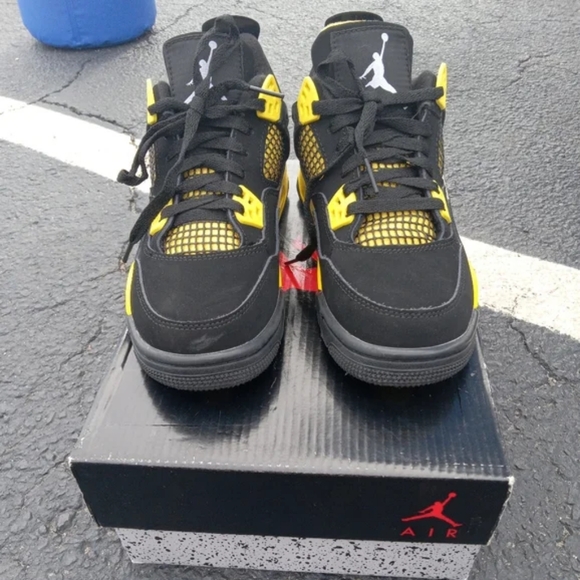 Air Jordan 4 Retro, Thunder - Picture 1 of 5